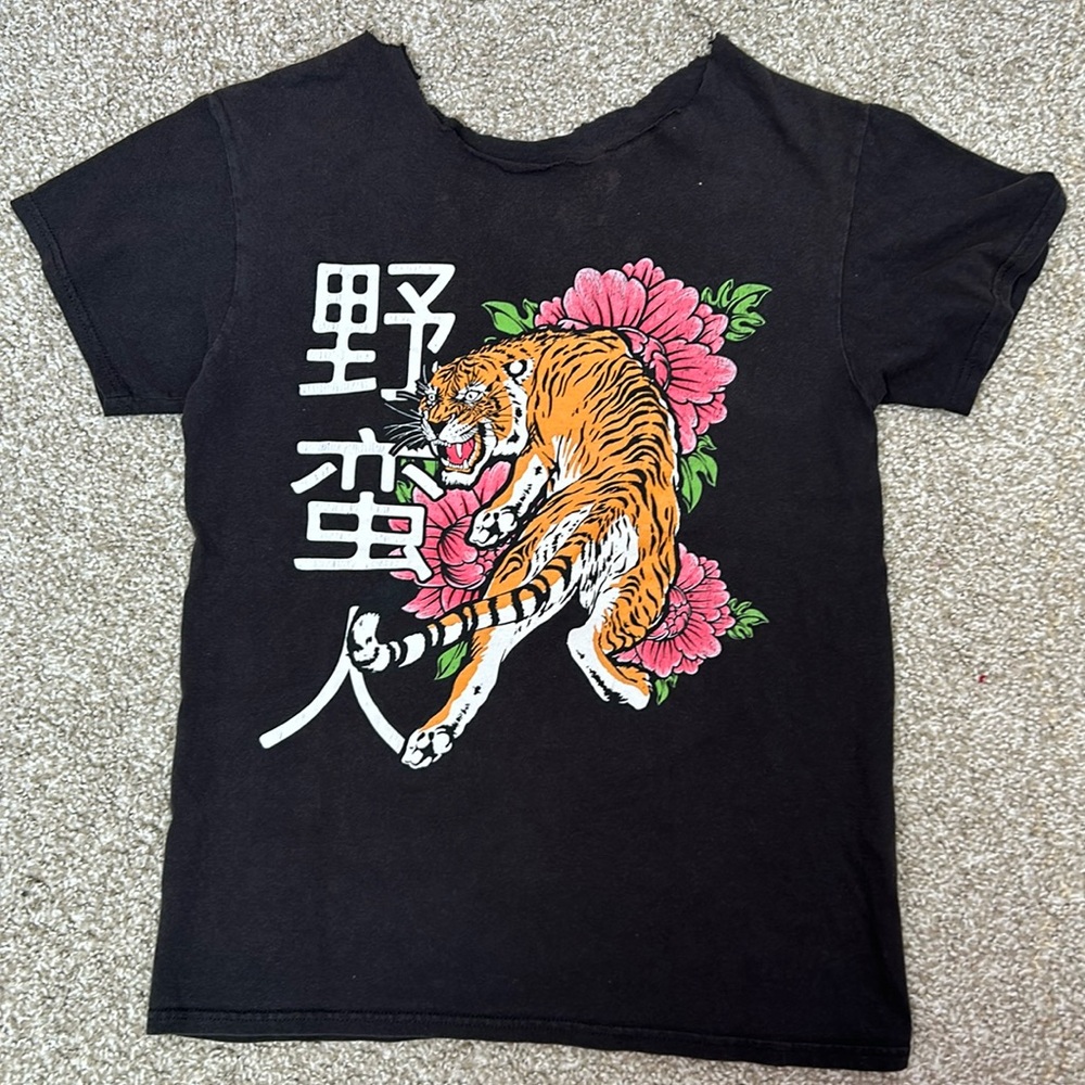 🌸 graphic t-shirt